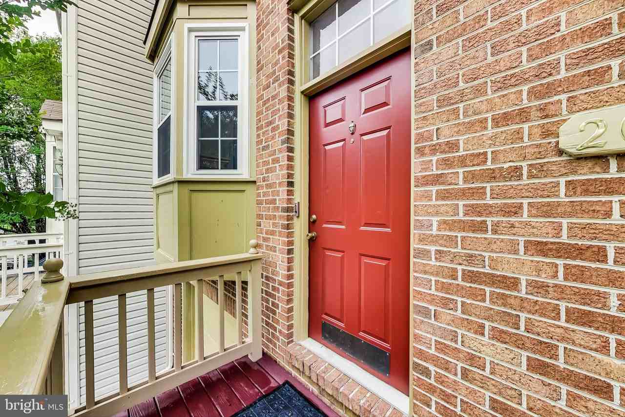 204 Mcdaniel Dr - Photo 2 of 33