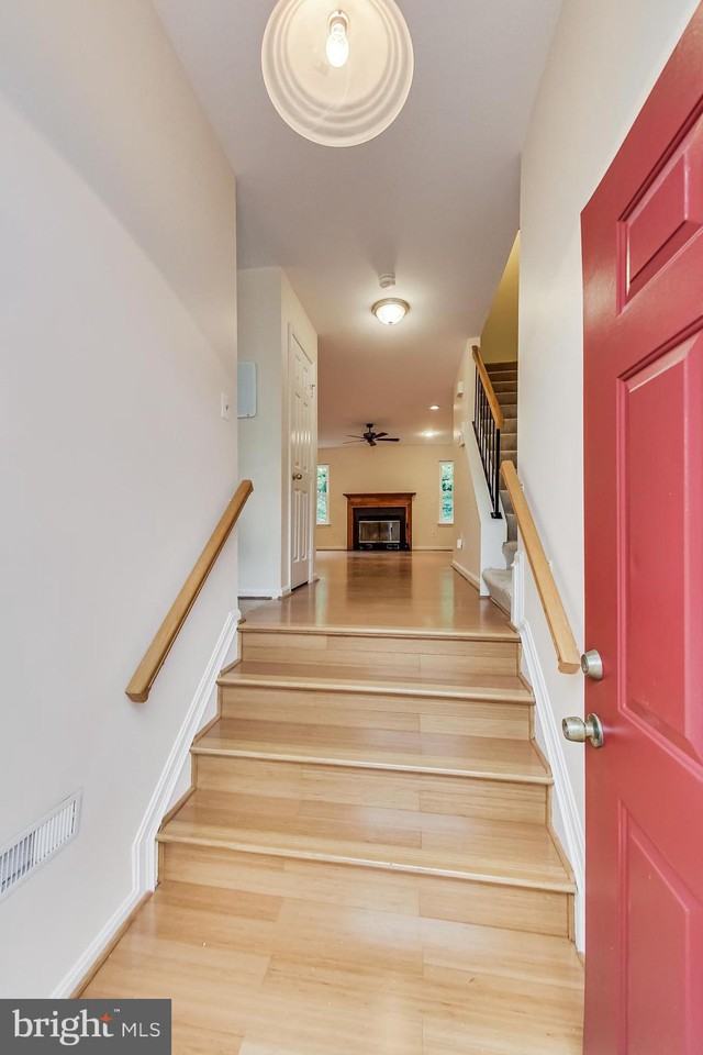 204 Mcdaniel Dr - Photo 3 of 33