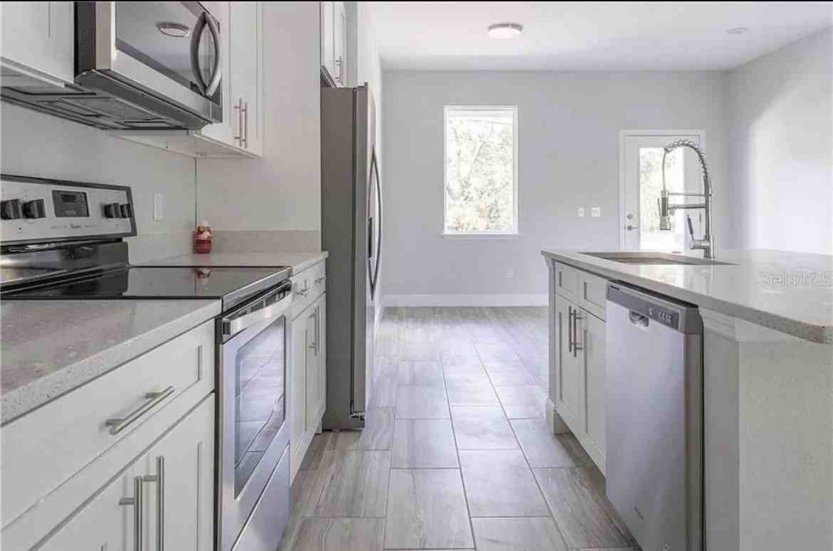 607 Kangaroo Dr - Photo 3 of 9