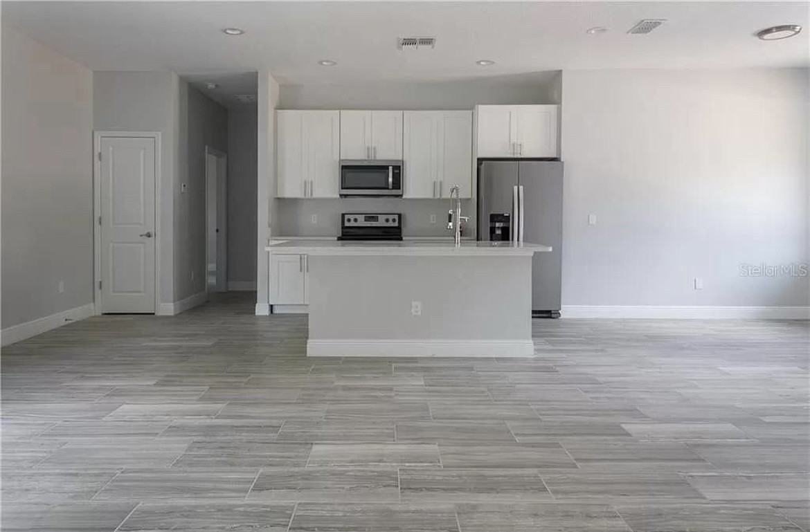 607 Kangaroo Dr - Photo 2 of 9