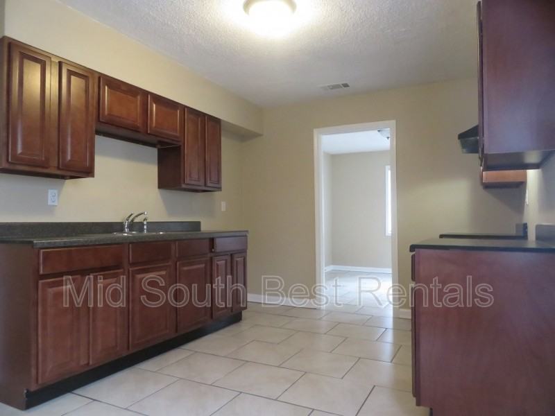 1236 Chickamauga Ave - Photo 4 of 8