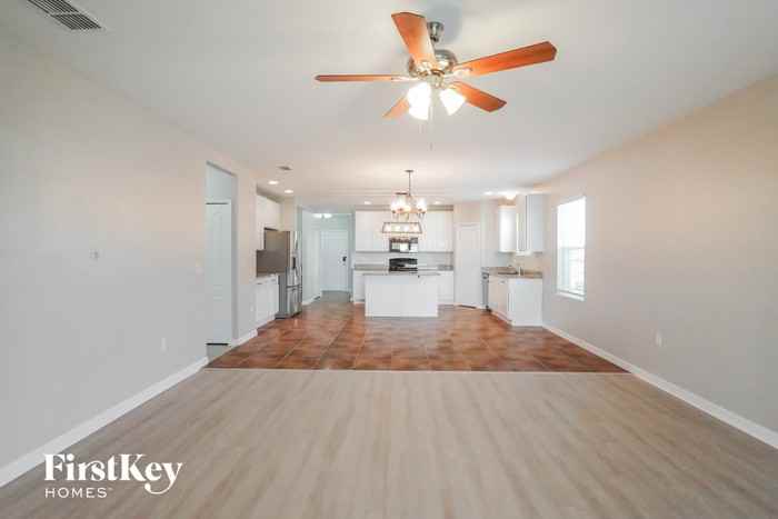 3517 Spring Creek Rd - Photo 2 of 14