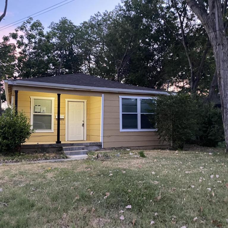 4611 Bradshaw St - Photo 3 of 11