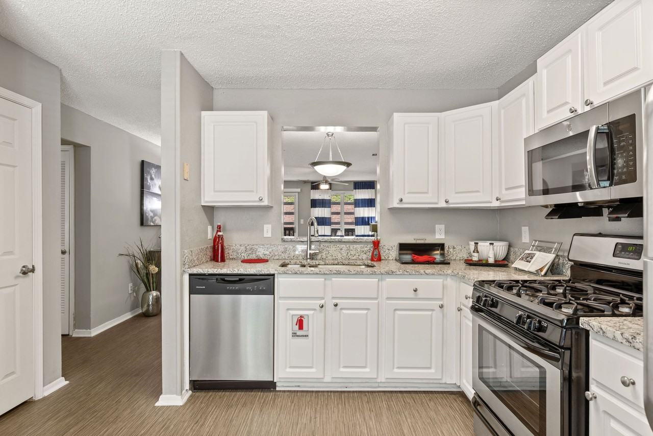 The Addison at Sandy Springs Apartments 7889 Roswell Rd, Sandy