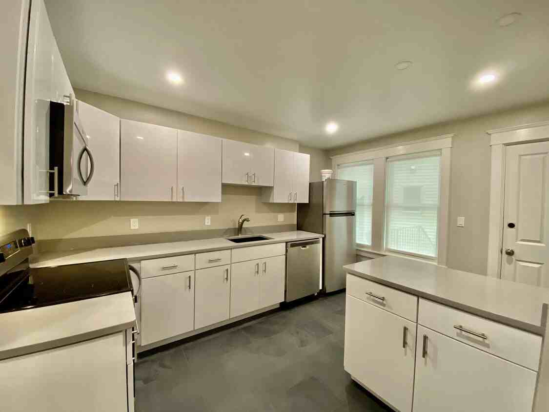 Portsmouth Street #1R - Photo 2 of 4