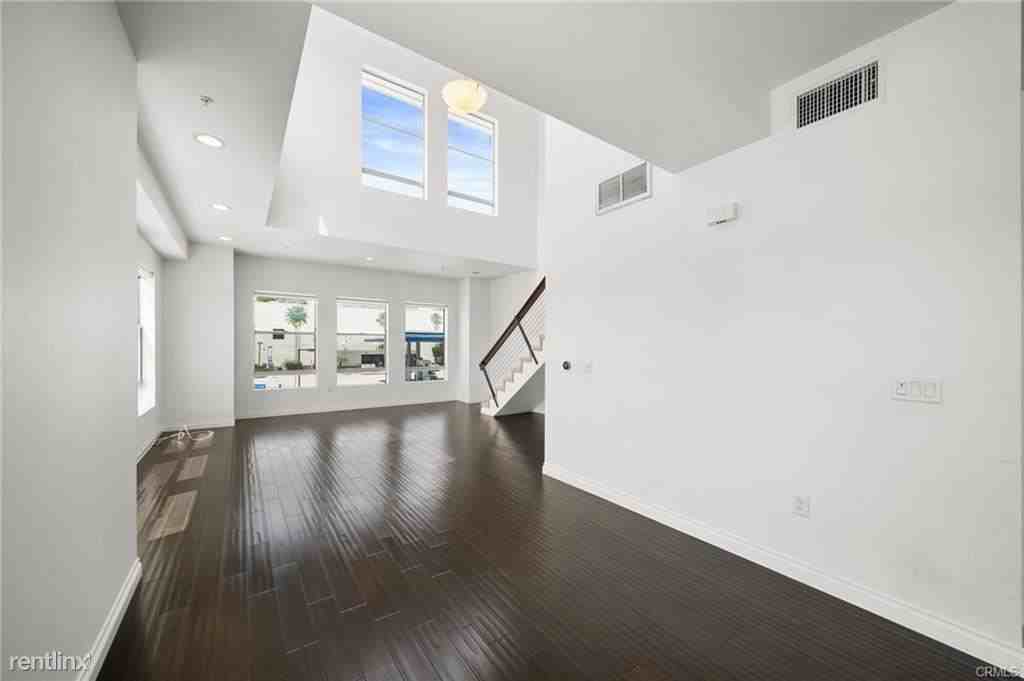 1401 Mission St #206 - Photo 3 of 7