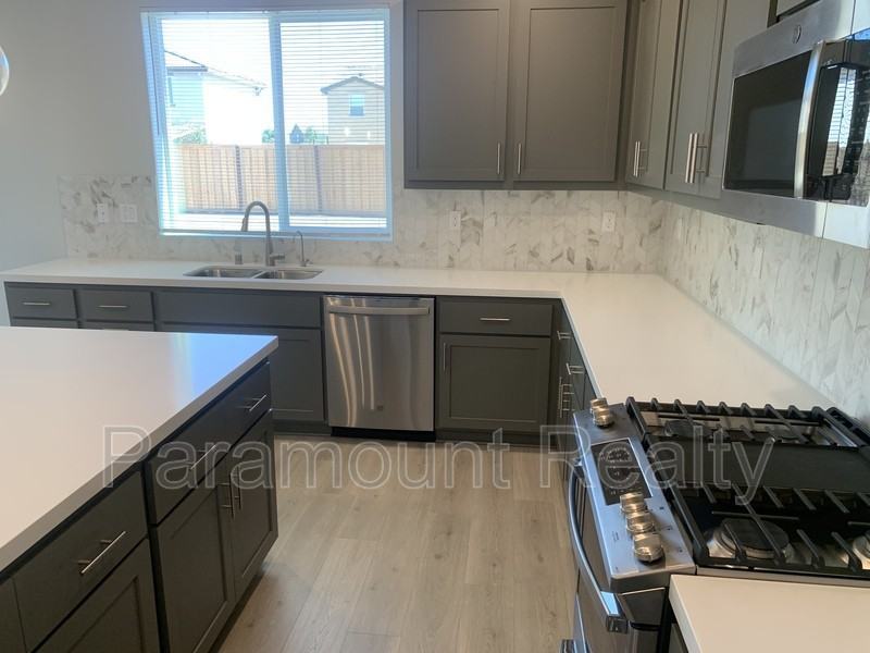 886 Shearwater Rd - Photo 6 of 30