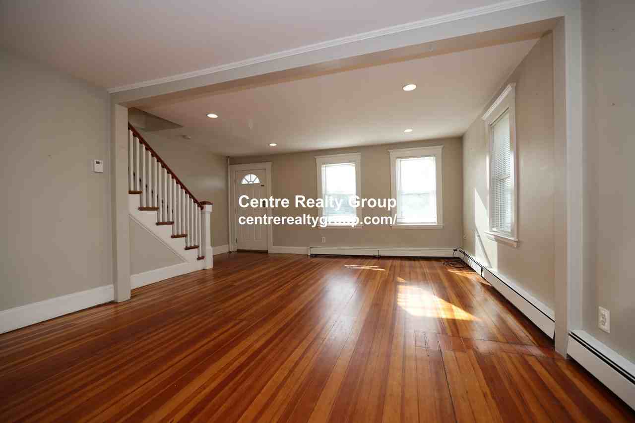 1370 Pleasant St - Photo 3 of 13