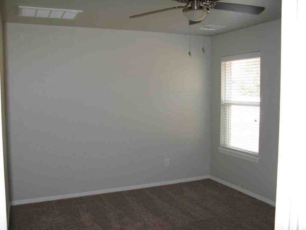 11719 Surrey Hills Boulevard - Photo 4 of 8