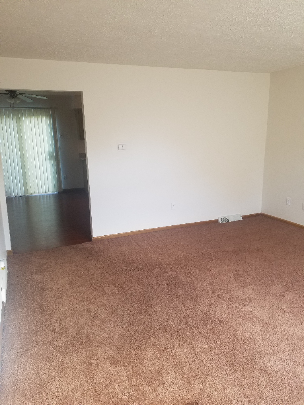2250 Harsh Ave Se - Photo 3 of 10