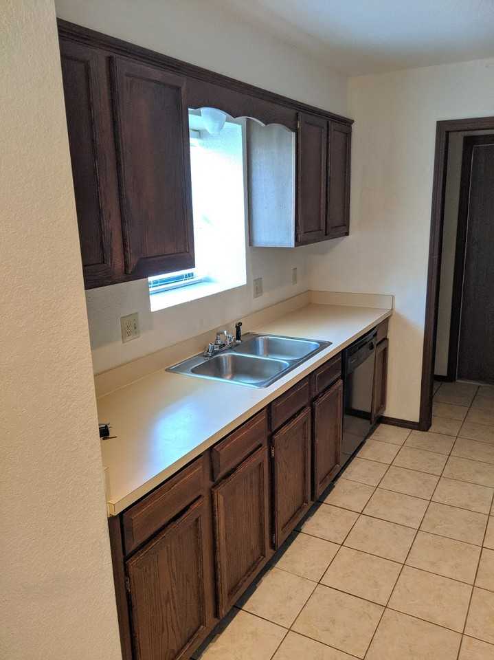 1321 Pennington Avenue - Photo 3 of 8