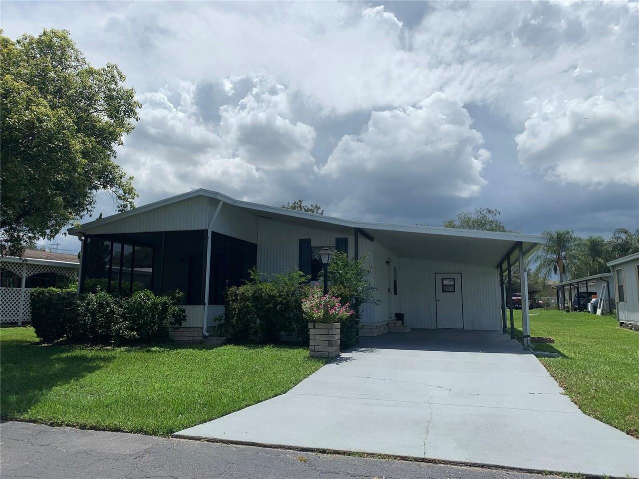 5327 Poppy St - Photo 2 of 10