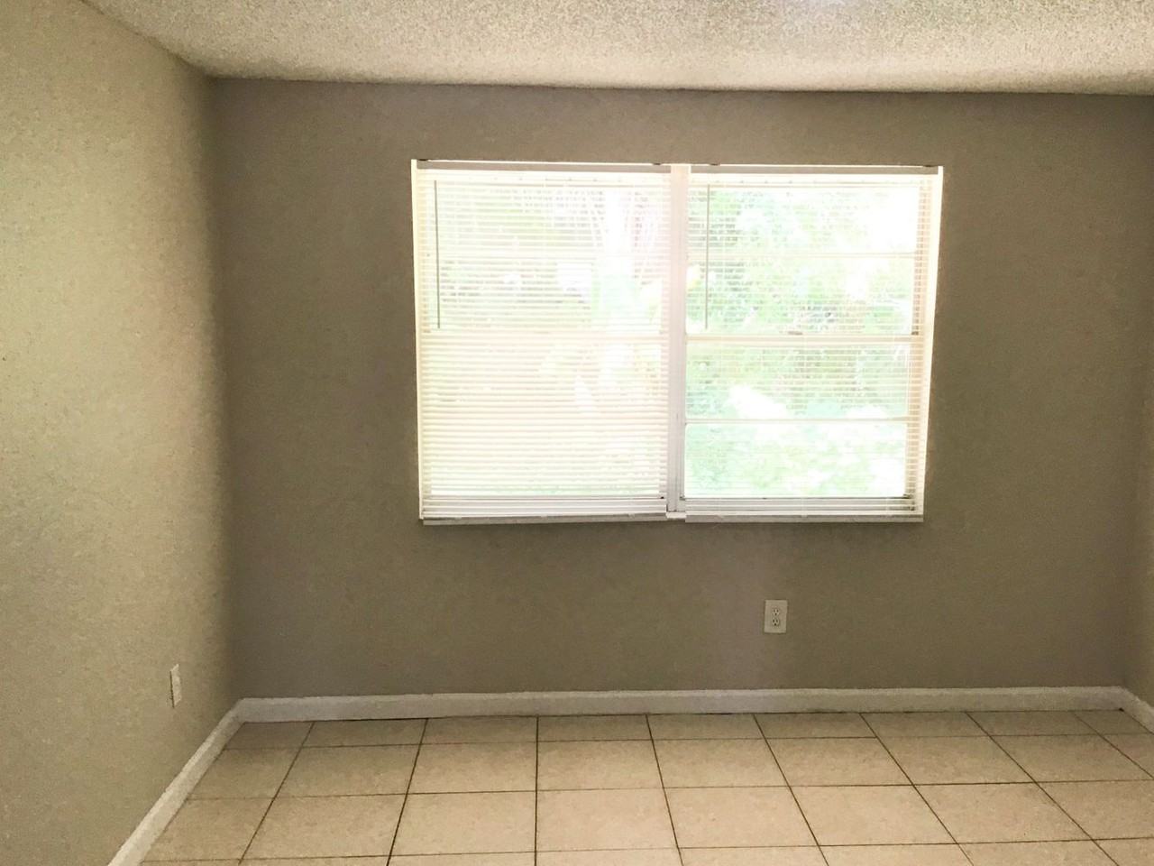 16123 Sandcrest Way - Photo 3 of 8