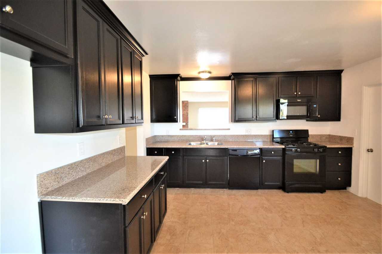 27826 Saturn St - Photo 3 of 10