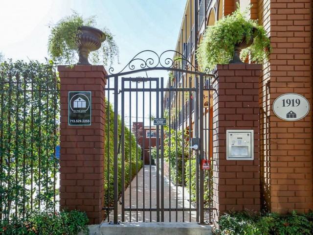 1919 Portsmouth - Photo 2 of 11