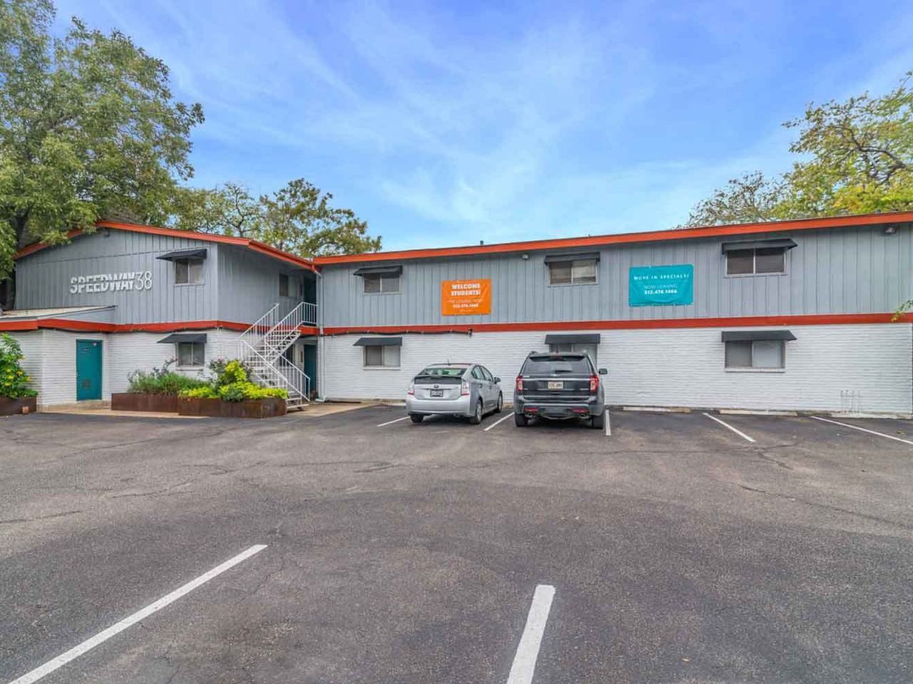 Speedway 38 - Photo 2 of 9