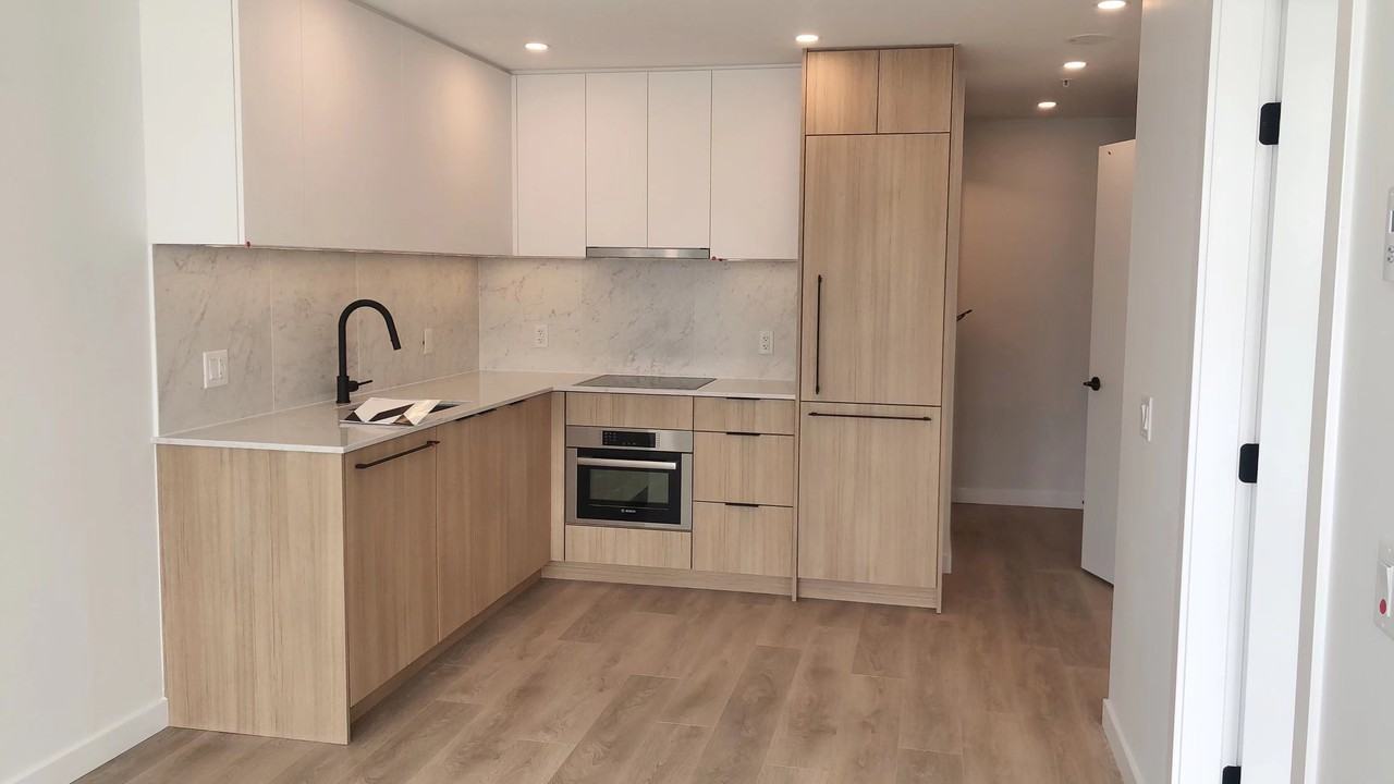 13645 102 Avenue - Photo 3 of 11