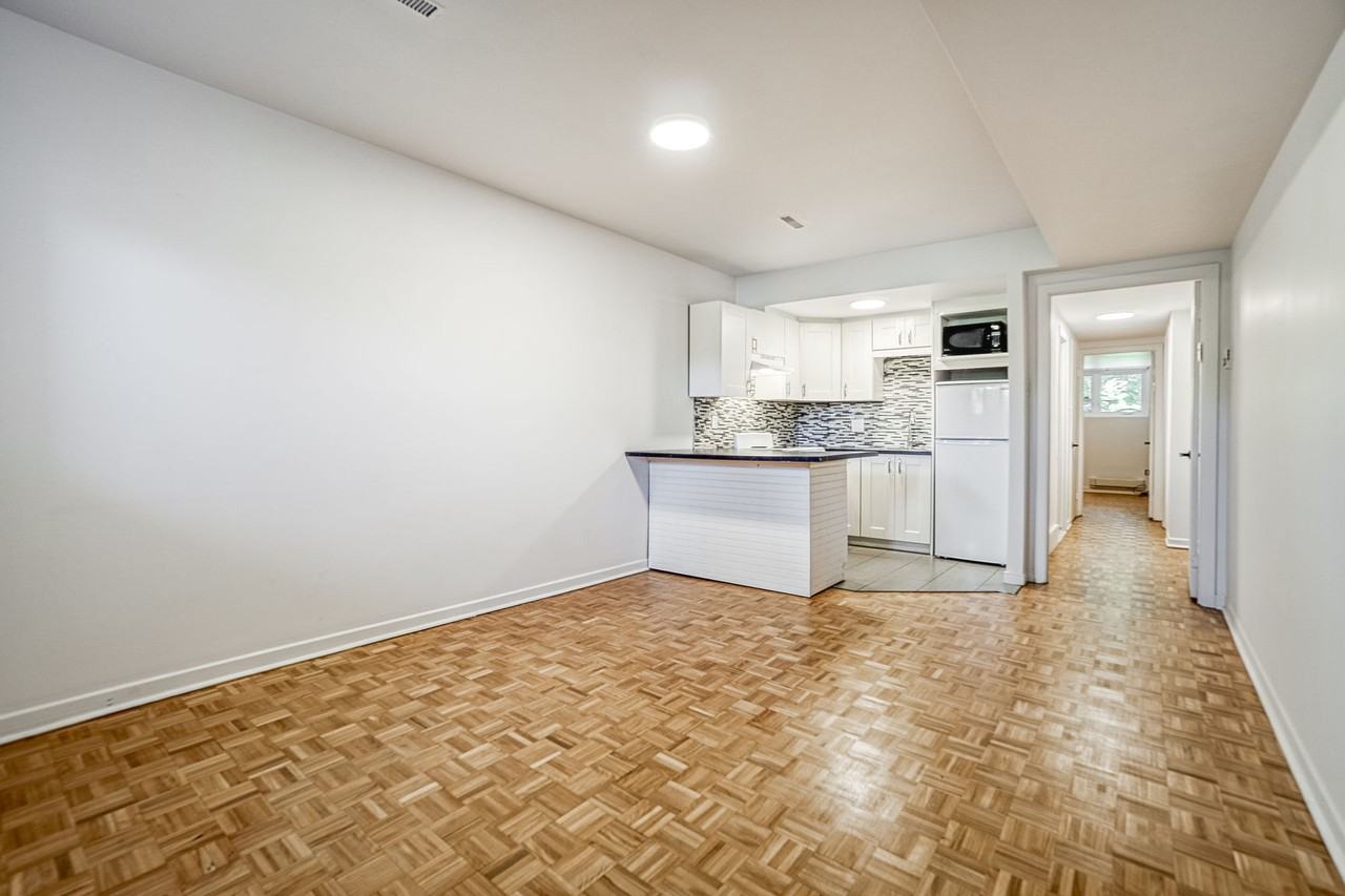 128 Place Aldred A, Hampstead, QC H3X 3J3 1 Bedroom Apartment for 895