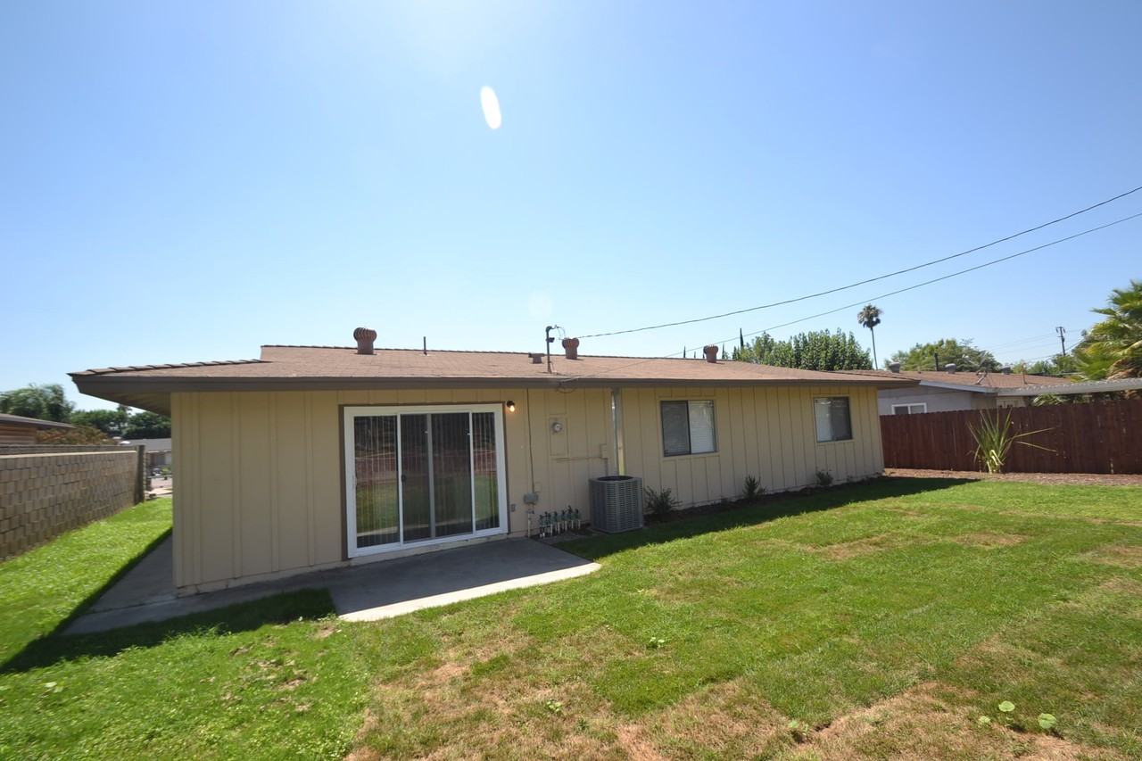 2060 E 17th St - Photo 2 of 6