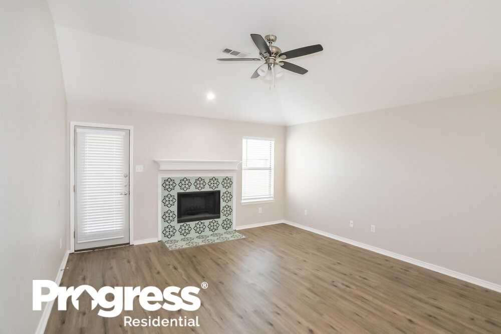 609 Destin Dr - Photo 3 of 15
