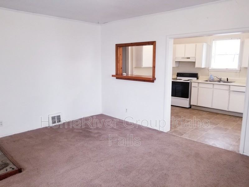 170 4th St - Photo 3 of 15