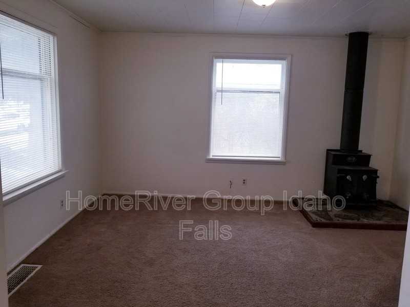 170 4th St - Photo 4 of 15