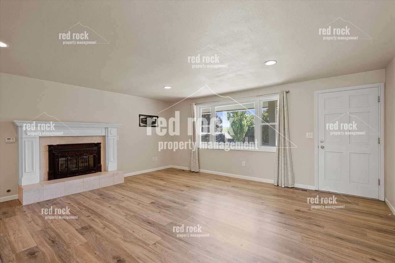 2211 E 49th Ave #1 - Photo 2 of 34
