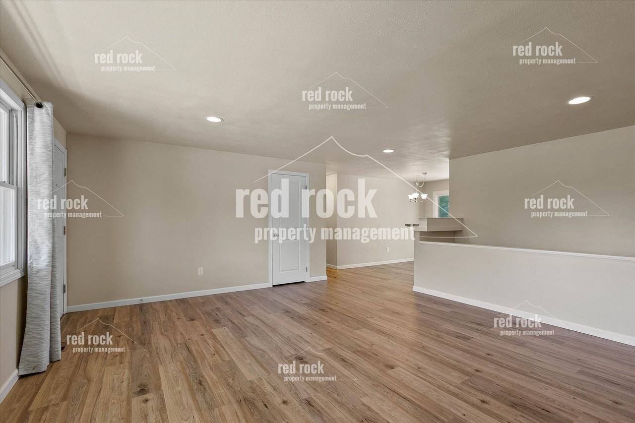 2211 E 49th Ave #1 - Photo 5 of 34