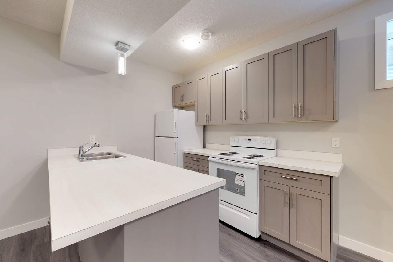 13309 104 St Nw #13309B104S - Photo 2 of 9