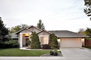 2340 N Warwick Ave - Photo 1 of 1