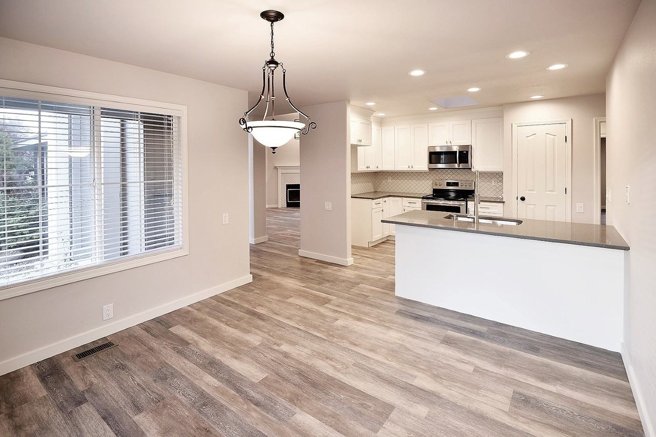 2340 N Warwick Ave - Photo 5 of 21