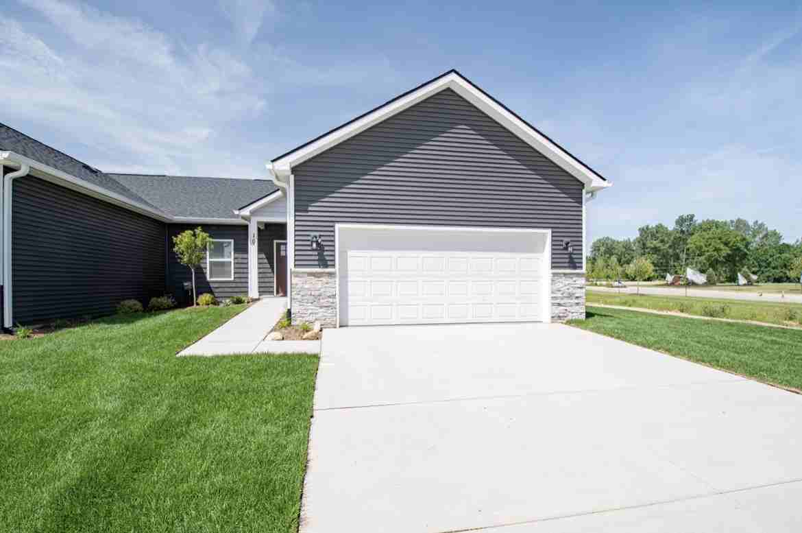 67 Percy Dr #1 - Photo 2 of 29