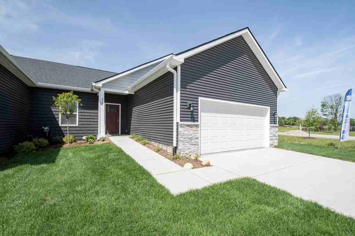 67 Percy Dr #1 - Photo 3 of 29