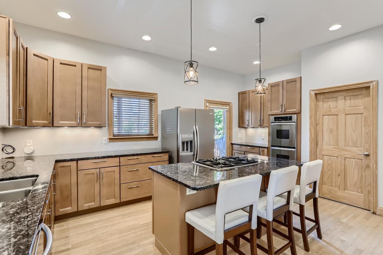 Sophisticated Capitol Hill home with gorgeous city views - Photo 4 of 27
