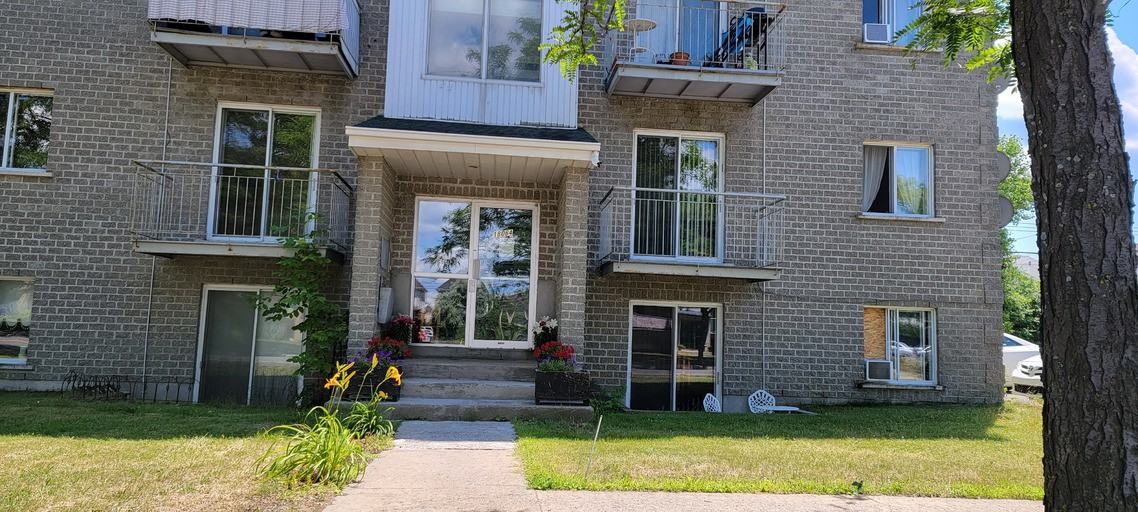 18064 Boul De Pierrefonds 3, Montréal, QC H9K 1K3 2 Bedroom Apartment for Rent PadMapper