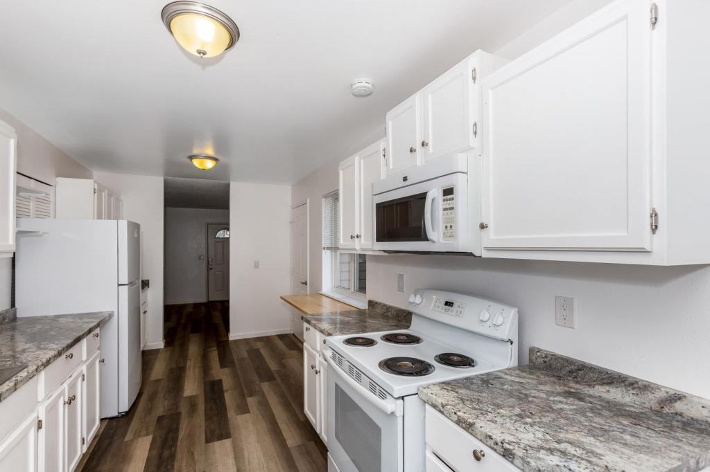 2728 Alan St - Photo 7 of 43