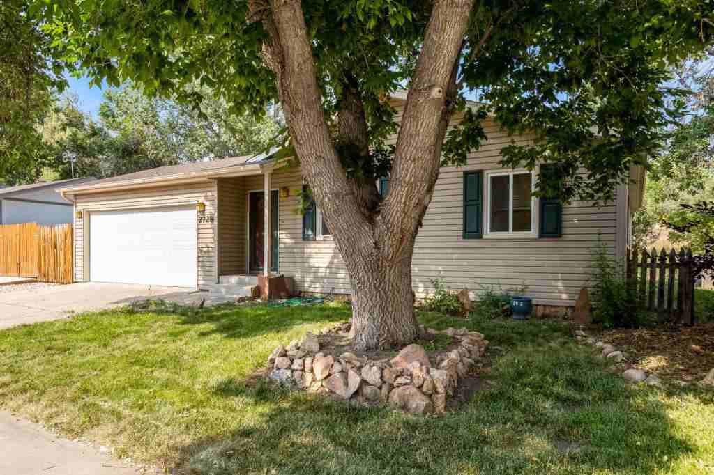 2728 Alan St - Photo 3 of 43