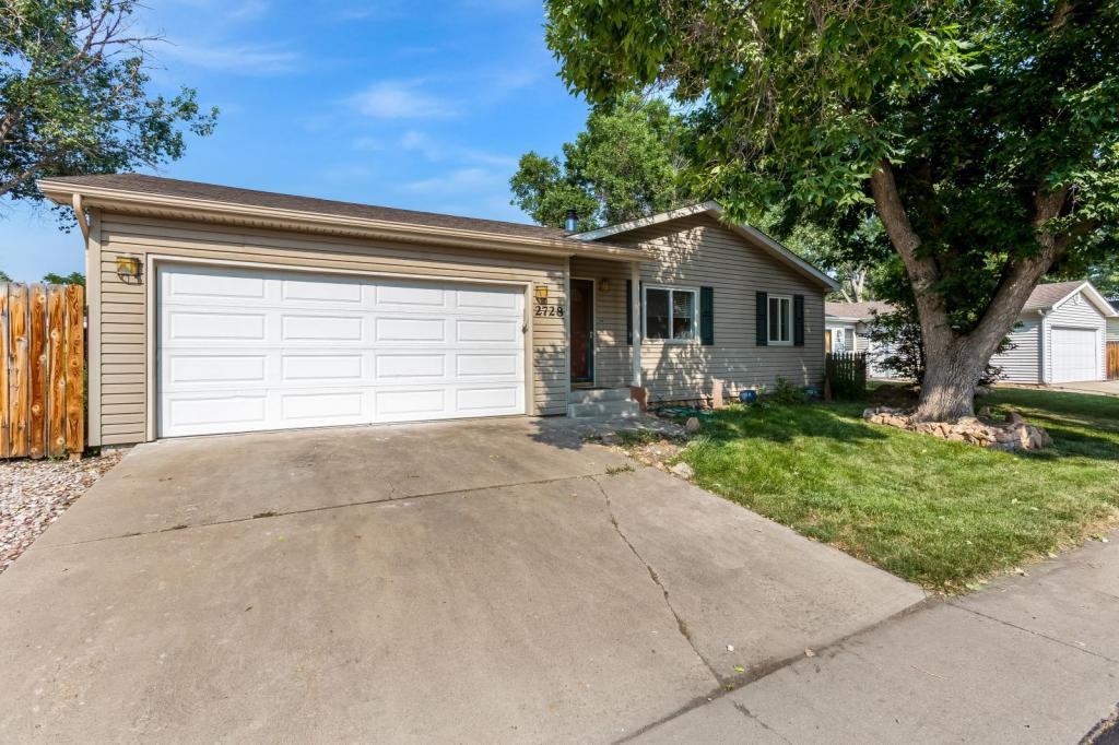 2728 Alan St - Photo 2 of 43