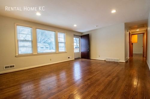 8801 W 82nd St - Photo 2 of 20