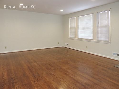 8801 W 82nd St - Photo 3 of 20