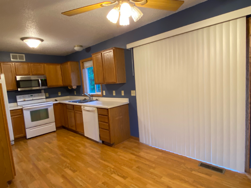 2415 319th Lane Northeast - Photo 4 of 16