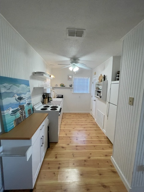 117 W Davis St - Photo 3 of 10