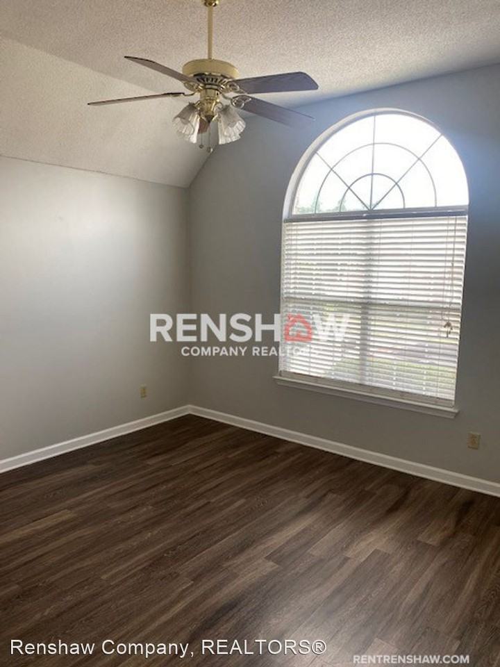 6857 Century Oaks Dr - Photo 2 of 9