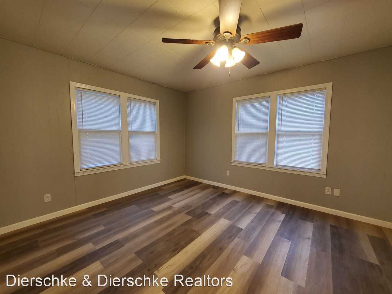 2924 N Irving St - Photo 2 of 8