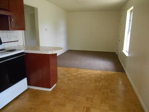 4103 NE 4th St - Photo 2 of 5