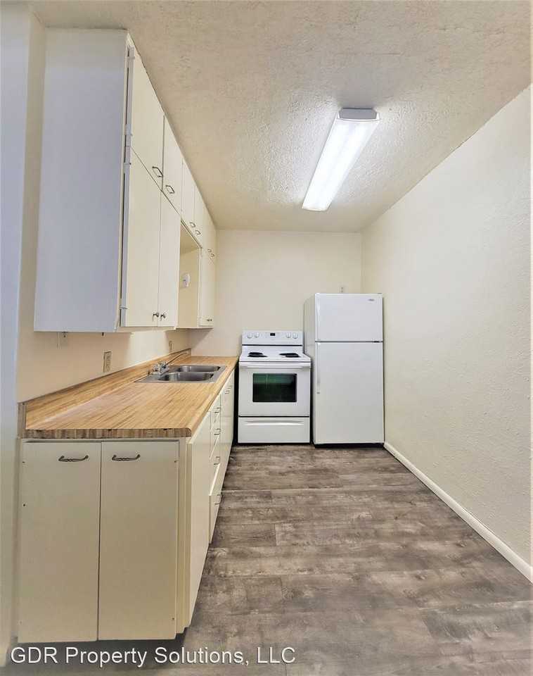 Fabulous UNM apartment! Tons of charm and character! 1 block to UNM Main Campus! - Photo 3 of 6