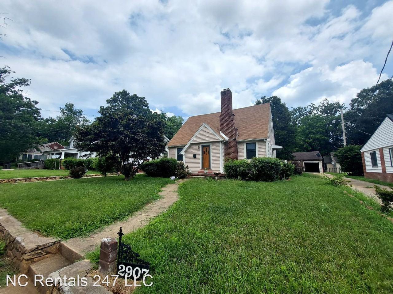 2907 Ne Bon Air Ave - Photo 2 of 25