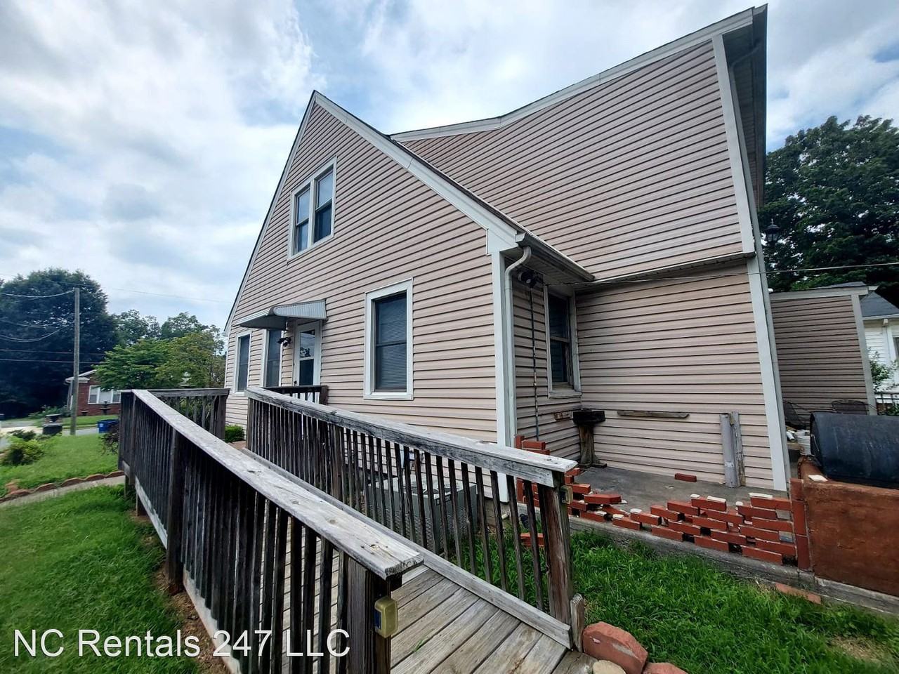 2907 Ne Bon Air Ave - Photo 3 of 25