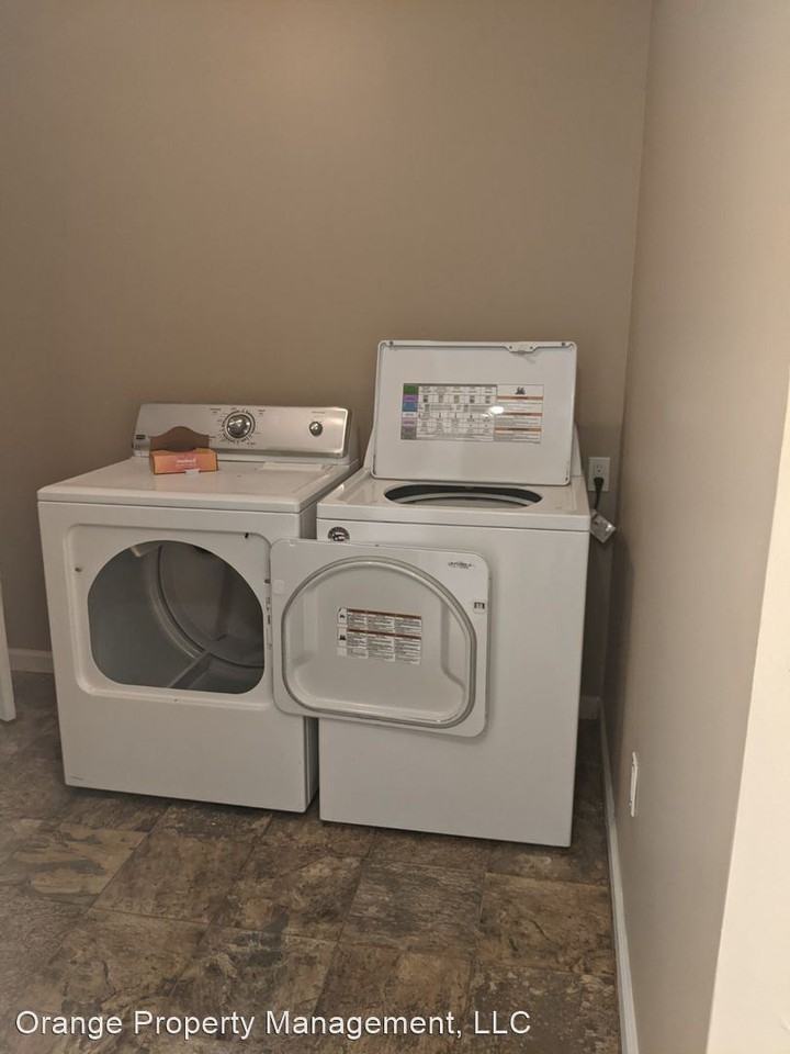 217/221 25th Ave NE - Photo 2 of 2