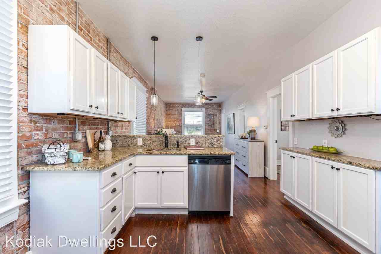 937 W Ellsworth Ave - Photo 3 of 27